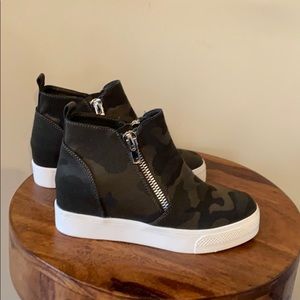 NWT Steve Madden boots size 6
